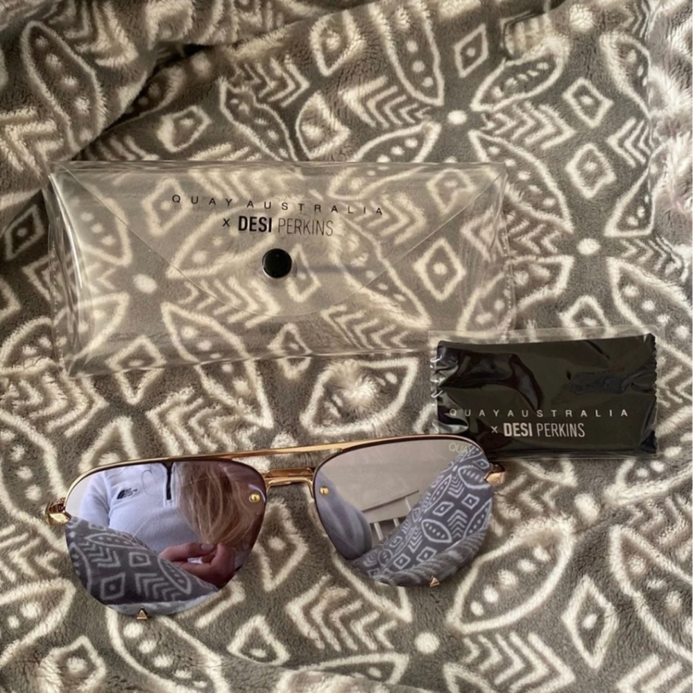 Quay x Desi Perkins High Key Rimless Mini